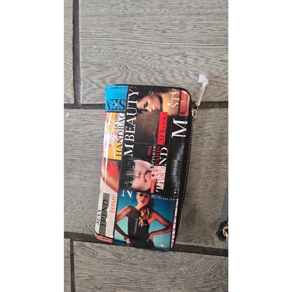 Magazine Print Shoulder Bag with Matching wallet– Adjustable Strap - Picture 3 of 6